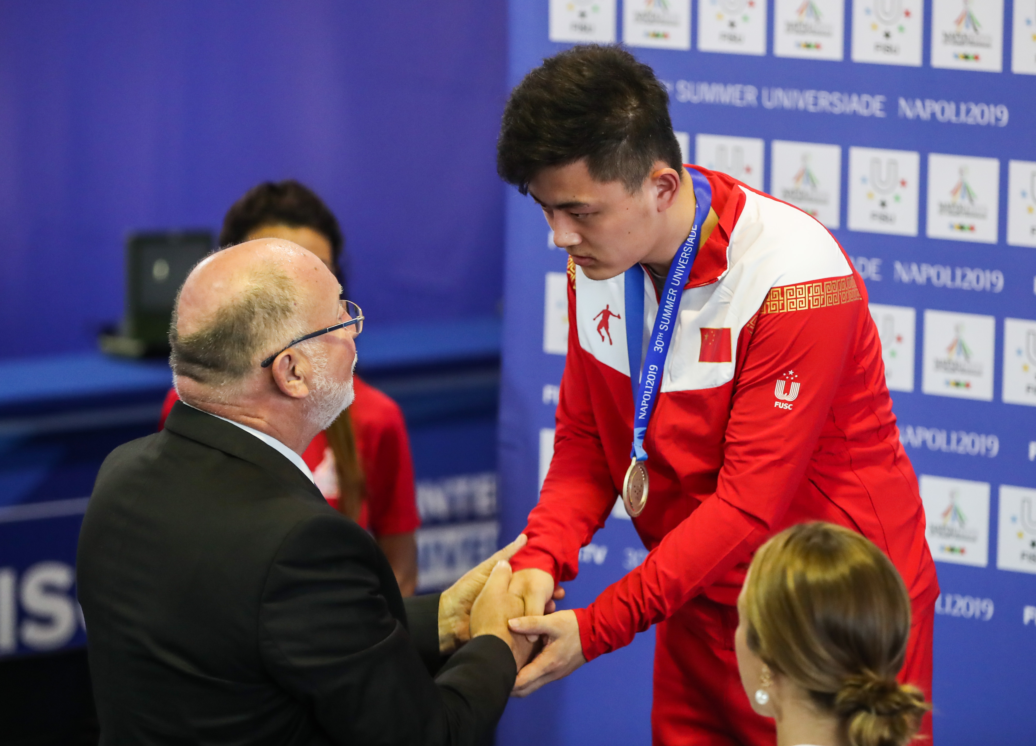 印度射击选手创奇迹，首次摘得银牌