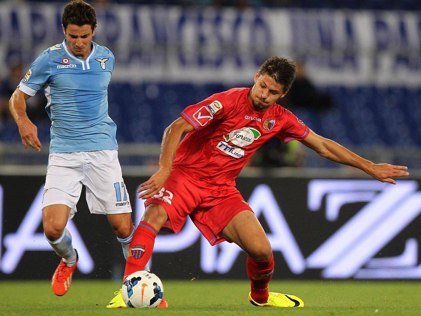 包含比利亚雷亚尔险胜，晋级希望渺茫的词条