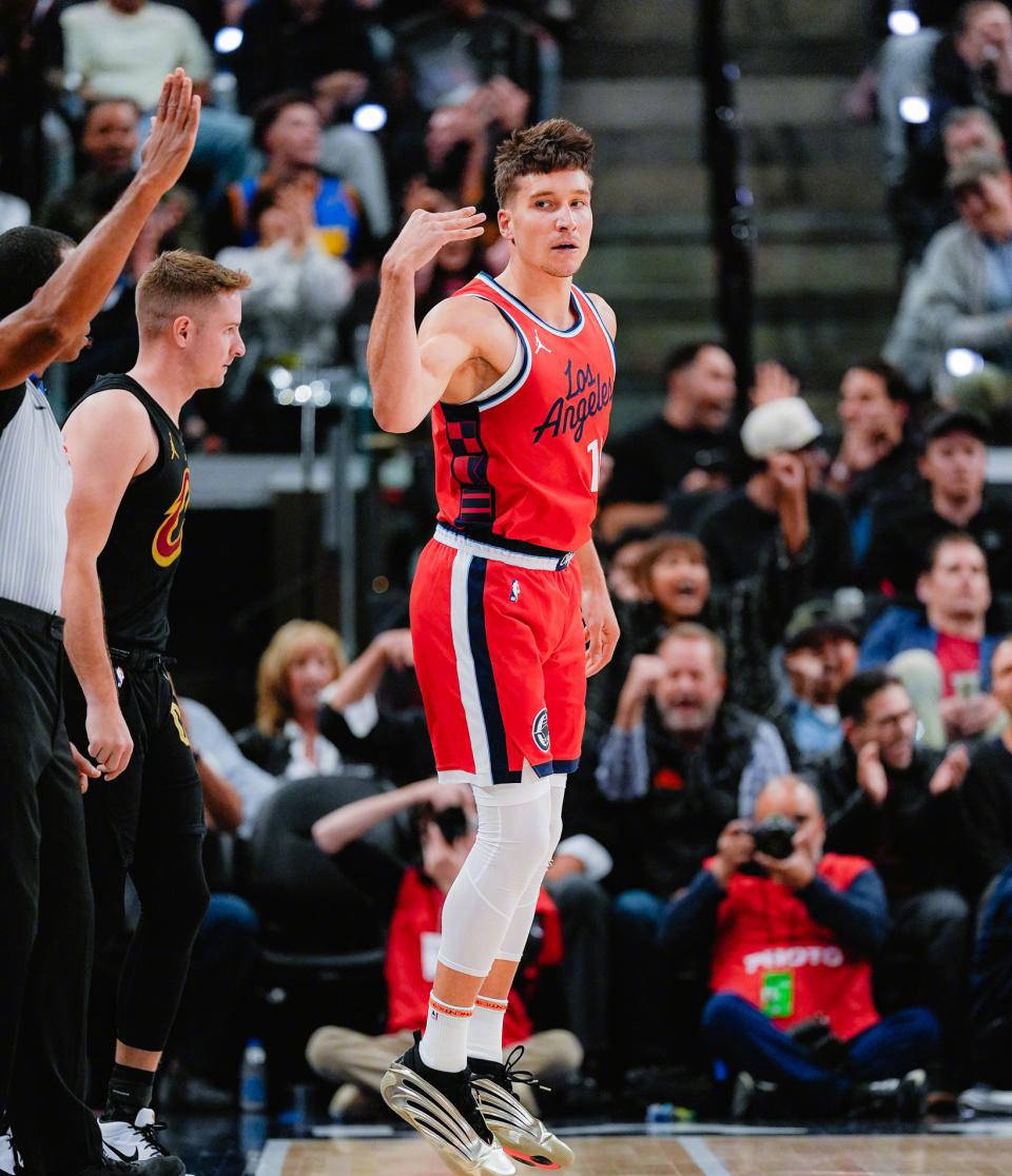 关于黄蜂前锋博格丹诺维奇发挥出色,助球队获胜的信息 关于黄蜂前锋博格丹诺维奇发挥出色,助球队获胜的信息