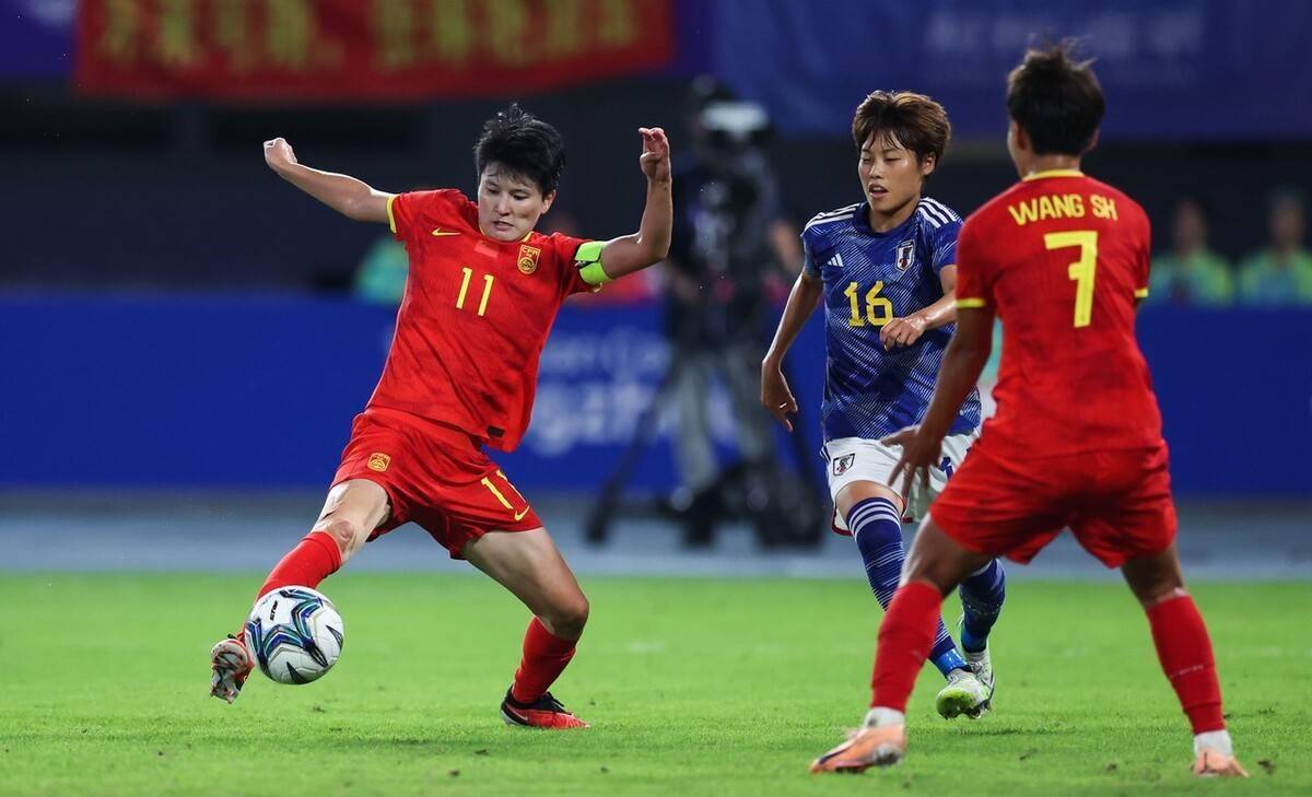 拼尽全力！中国女足坚持到最后一刻