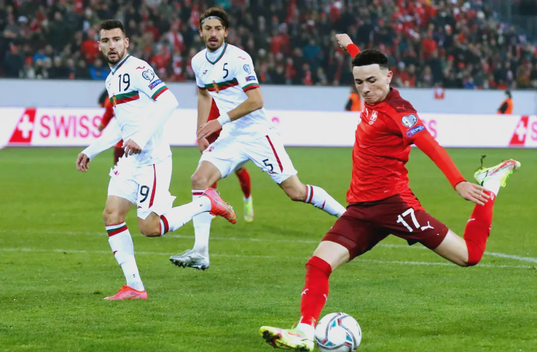 瑞士平塞尔维亚，晋级形势严峻