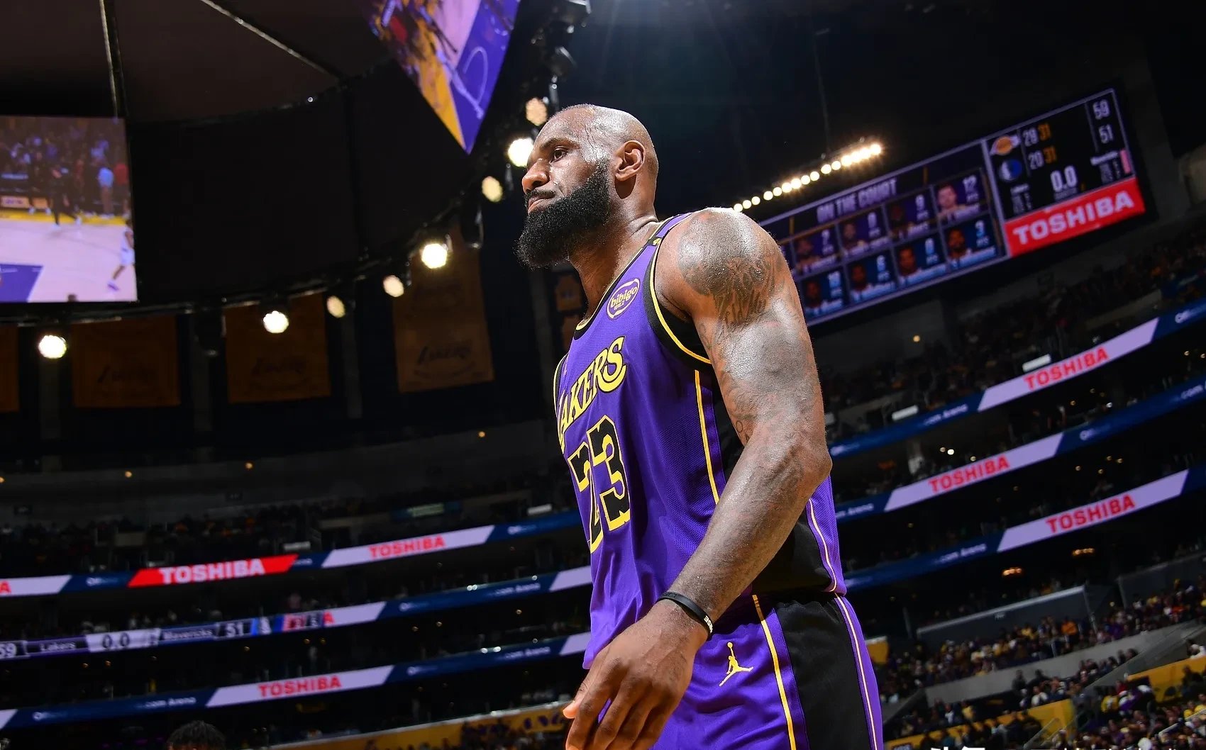 76人绝杀鹈鹕,米切尔统治全场 76人绝杀鹈鹕,米切尔统治全场